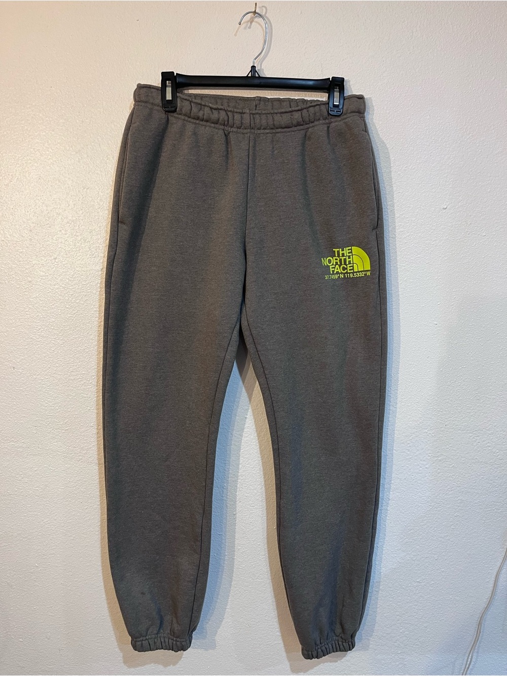 The North Face Men's Coordinates Fleece Joggers Sweatpants Grey Yellow Size S